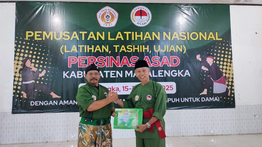 Ketua DPD LDII Indramayu Terima Sabuk Merah Kehormatan dari Persinas ASAD