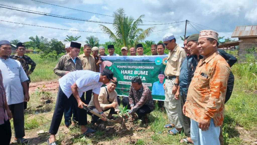Lewat Penanaman Pohon, LDII Muba Ajak Warga Turut Kurangi Emisi Rumah Kaca