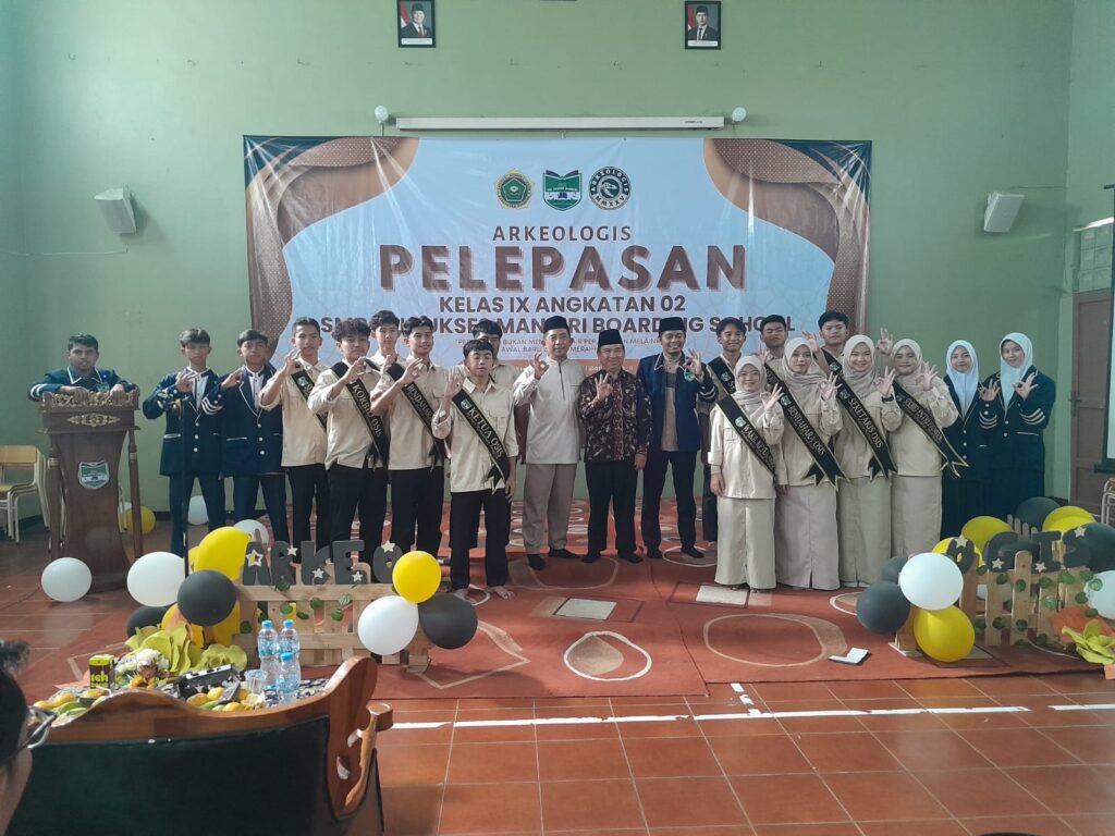 Penuh Haru dan Bangga, SMP TRISUKMA Gelar Pelepasan Angkatan Kedua